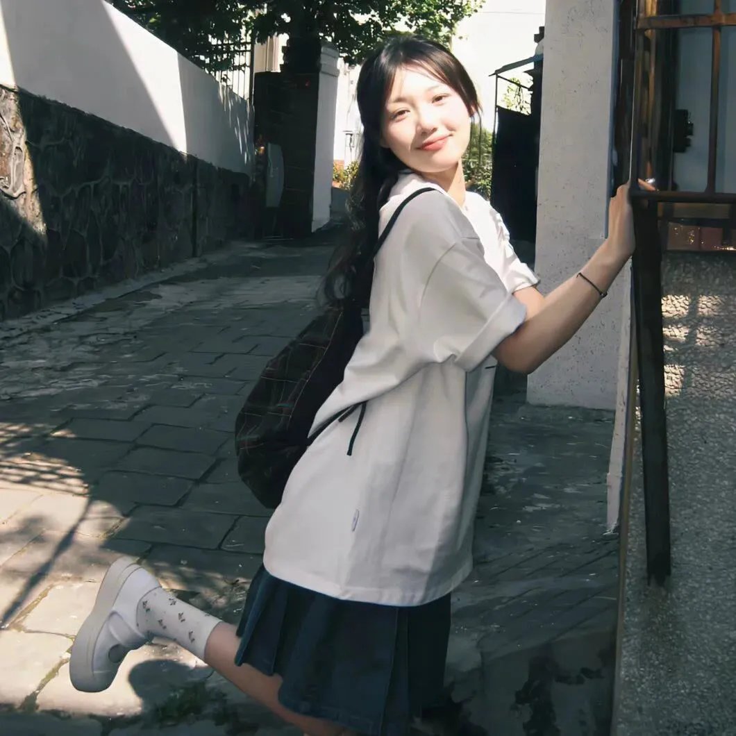 二人漫步几春秋